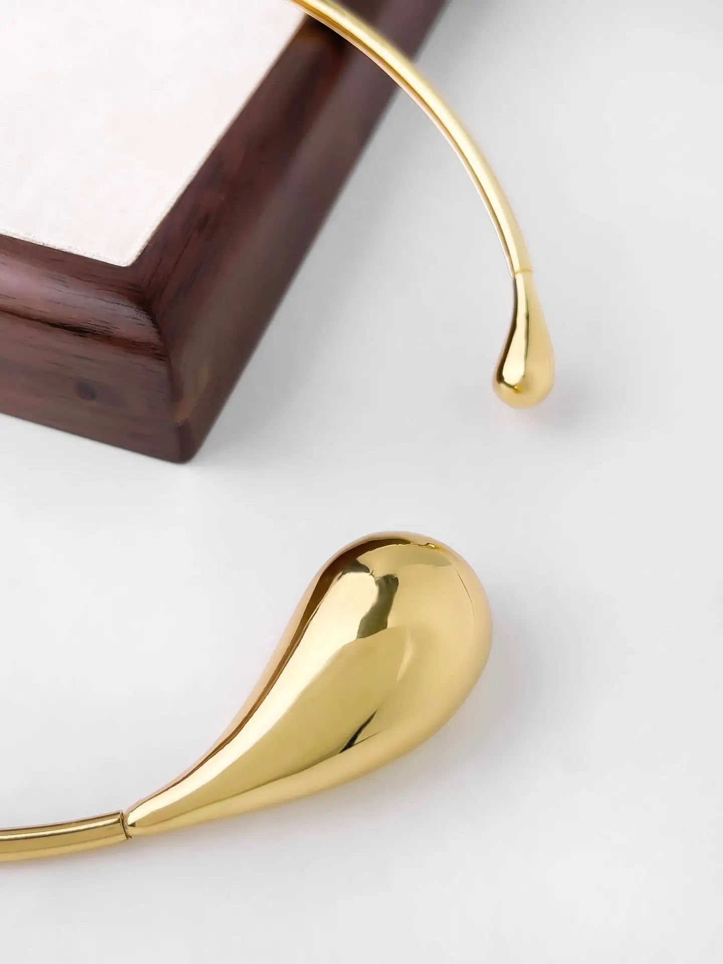 Waterdrop Choker