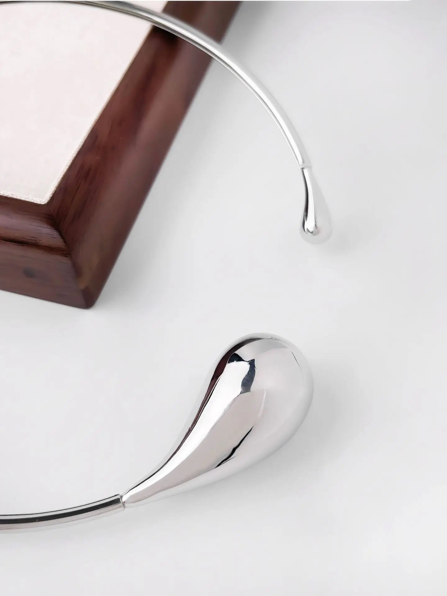 Waterdrop Choker
